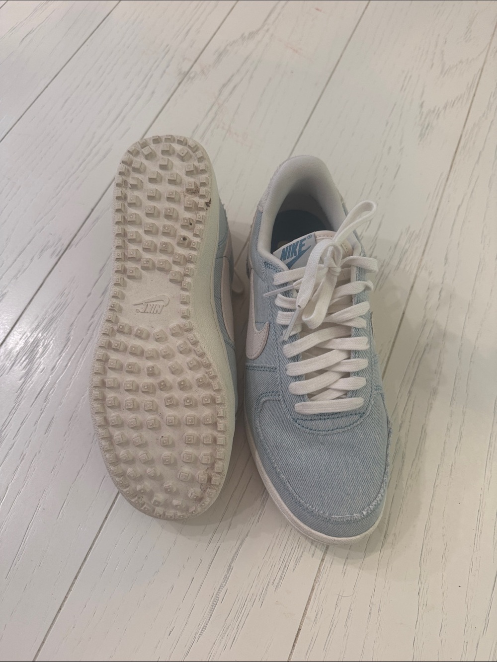 Nike Low-Top Sneakers in Light Blue and Creamy White - Picture 3 of 4